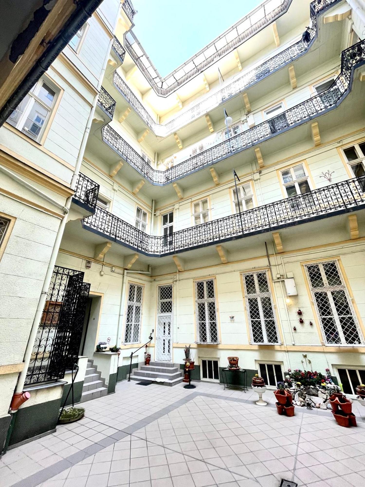 Amazing Swedish 3 Rooms Apartment In The City Center Budapest Exterior foto